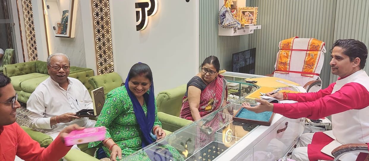 Jewelery worth three crores sold on Akshaya Tritiya, bullion market opened on the day of closure