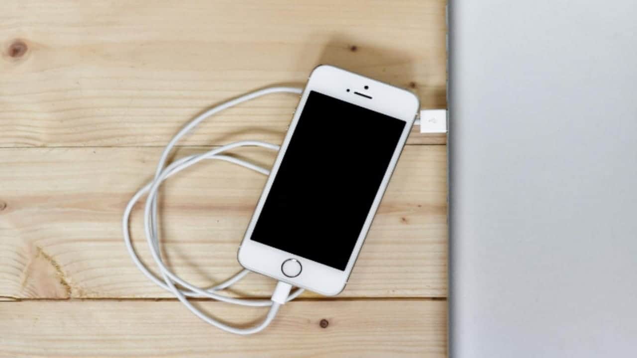 Tips and Tricks Never do these mistakes while charging Smartphones
