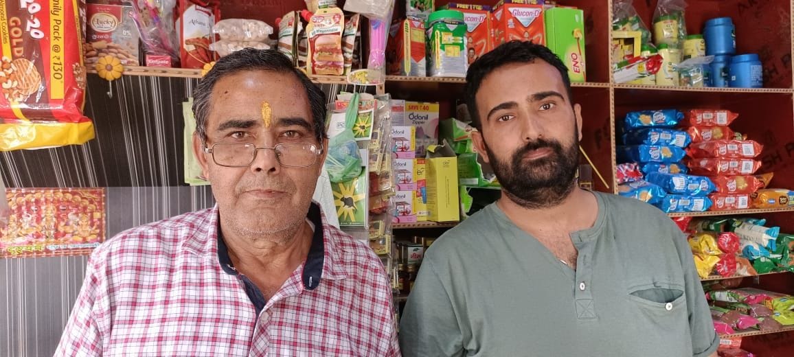 Thief took away goods worth thousands of rupees by breaking the locks