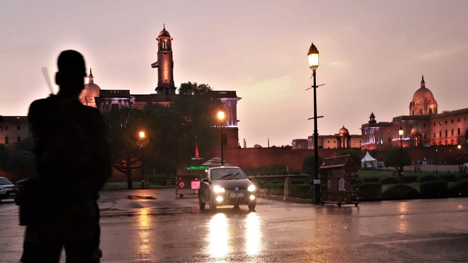 hail stone and rain fall in delhi ncr know the weather forecast in next 24 hours