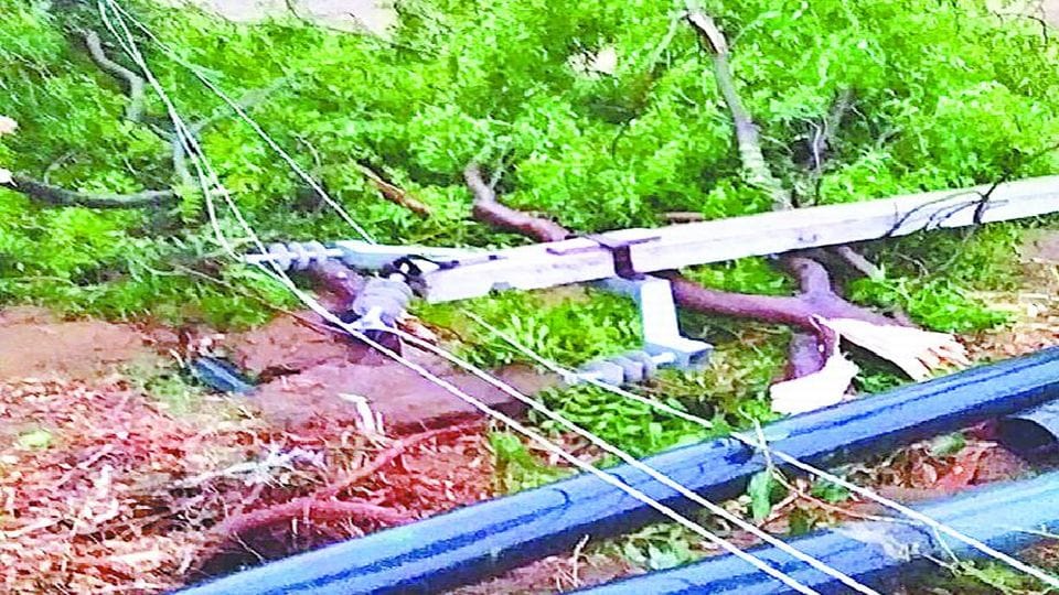 Power cut in two hundred village due to storm and rain in kasganj