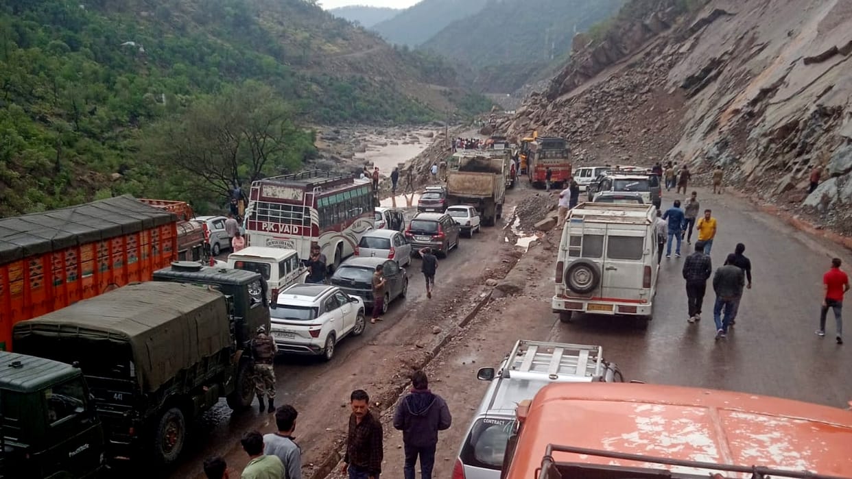 Jammu Srinagar Highway closed for hours due to landslide  near Samroli chenani udhampur