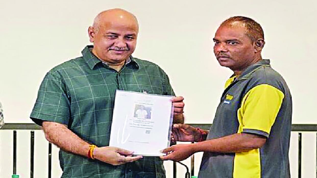 Registered construction workers in Delhi will be able to travel for free in DTC and cluster buses