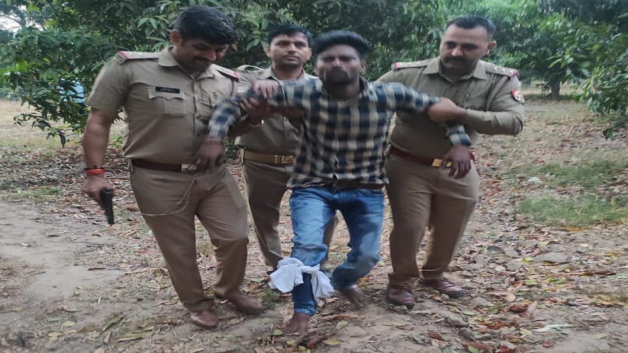 25 thousand prize crook arrested in police encounter in Moradabad