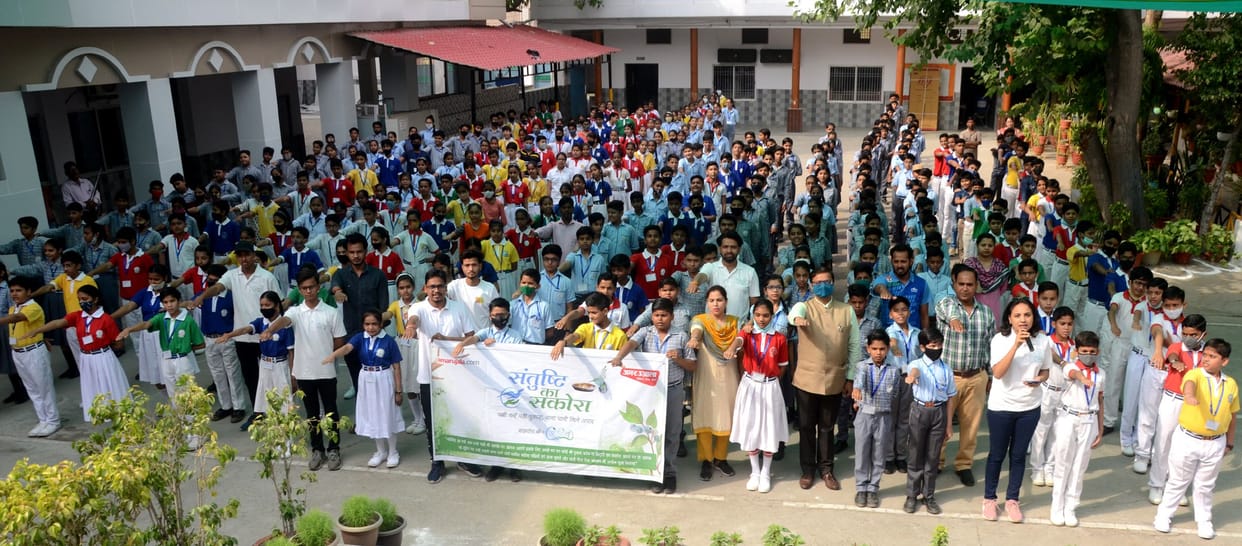 Aligarh: Students take oath, to save the lives of birds, they will keep grains and water