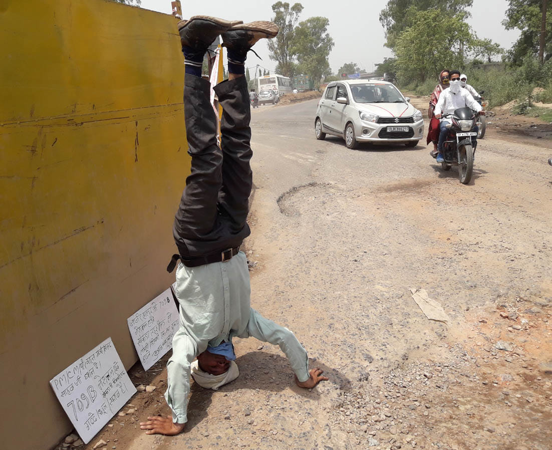 Shirshasan done in protest against the pits of the highway