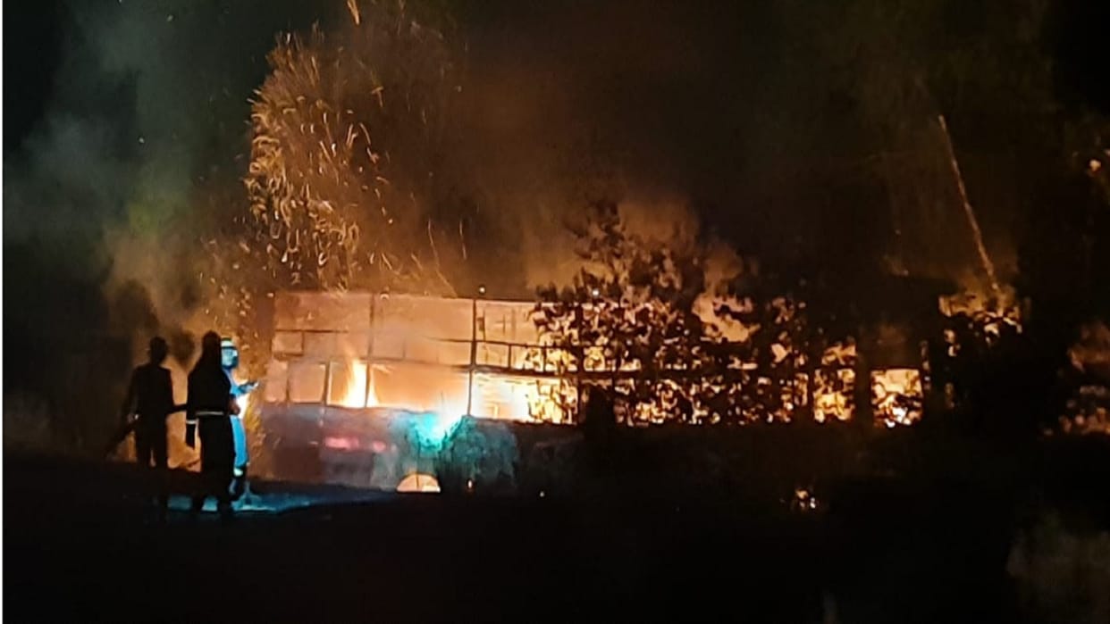 UP News: Roadways bus collided with bullock cart and fire break out in another bus in Bijnor