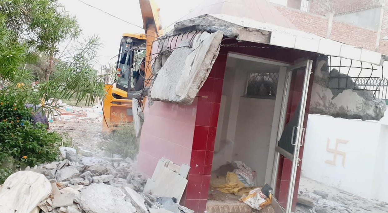 Bulldozer ran on the guard room of SP leader's petrol pump
