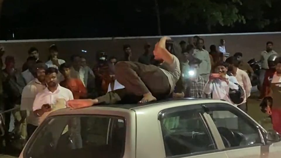 The girl created a ruckus by climbing on the middle road car in chandigarh