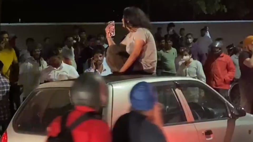 The girl created a ruckus by climbing on the middle road car in chandigarh
