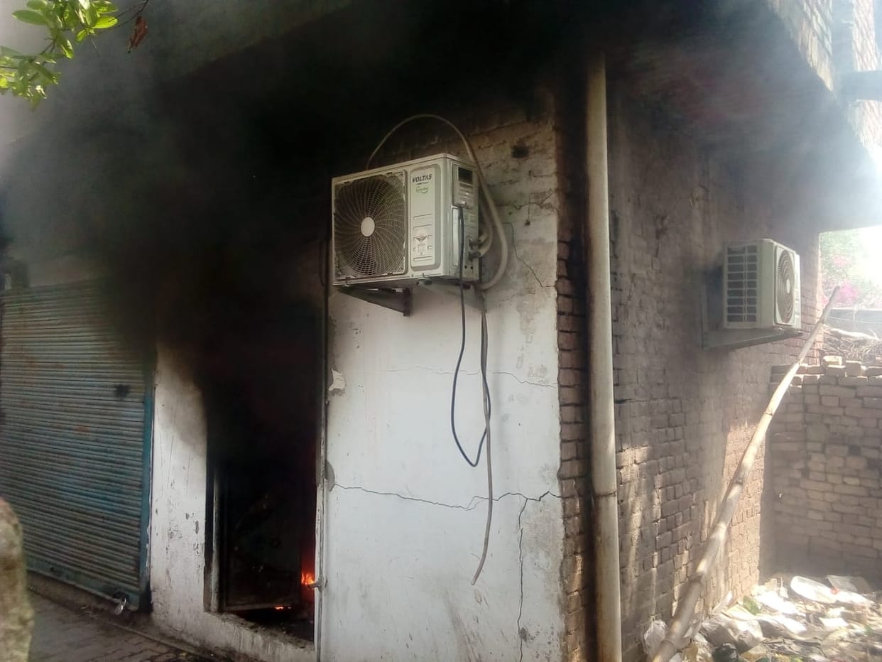hardoi news,Fire in Color Lab, loss of lakhs