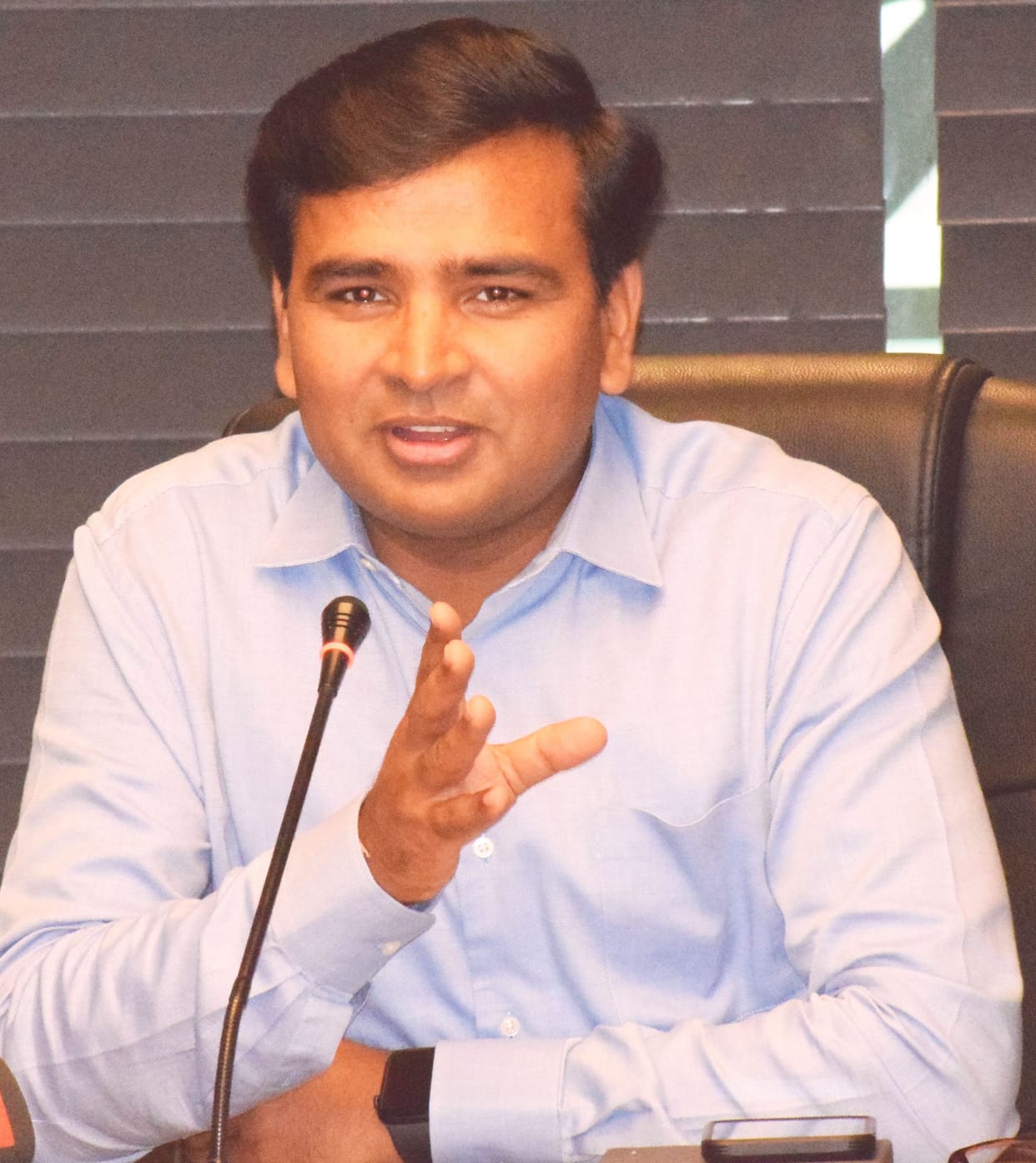 CEO inspected on the very first day, reprimanded