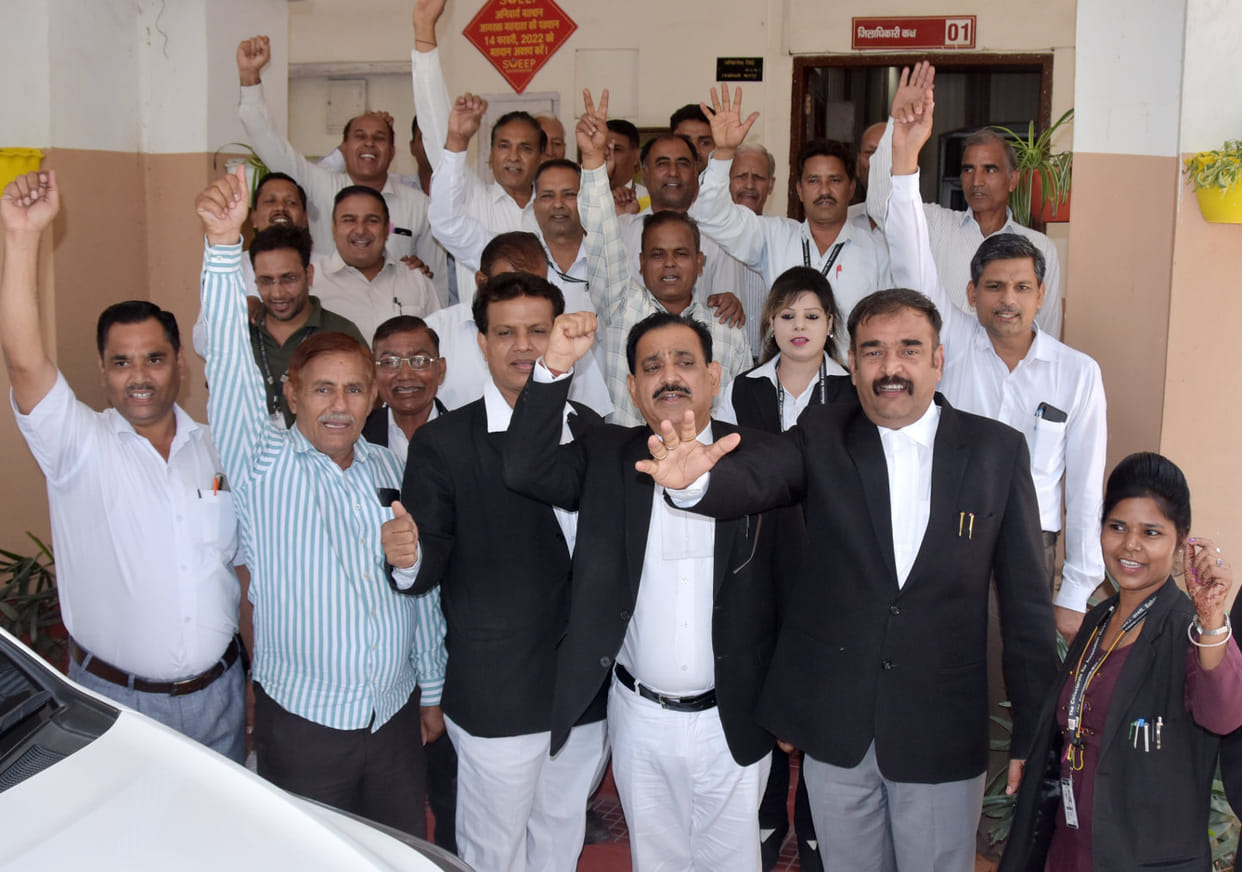 Advocates demonstrated and submitted a memorandum to the District Magistrate