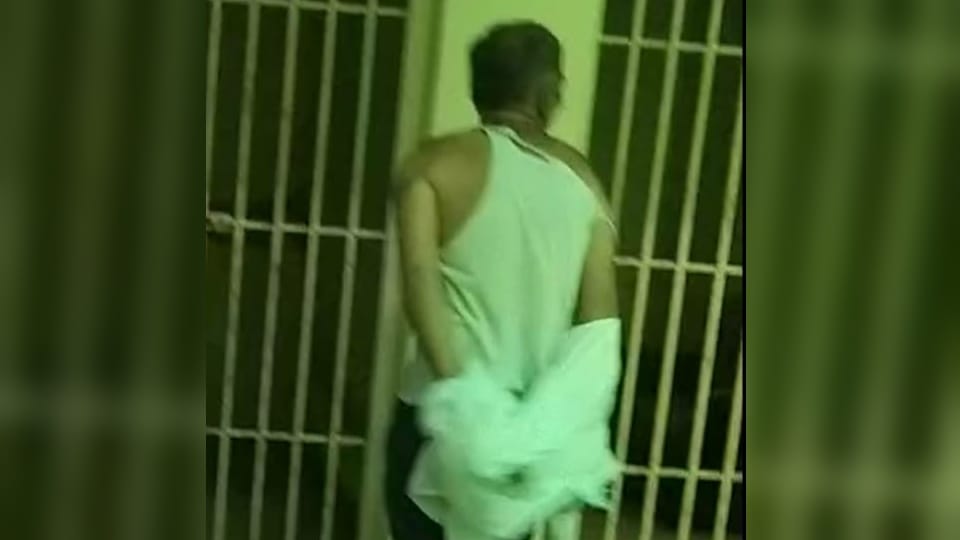 Three miscreants forcibly entered in catering businessman house at Rohtak, one held