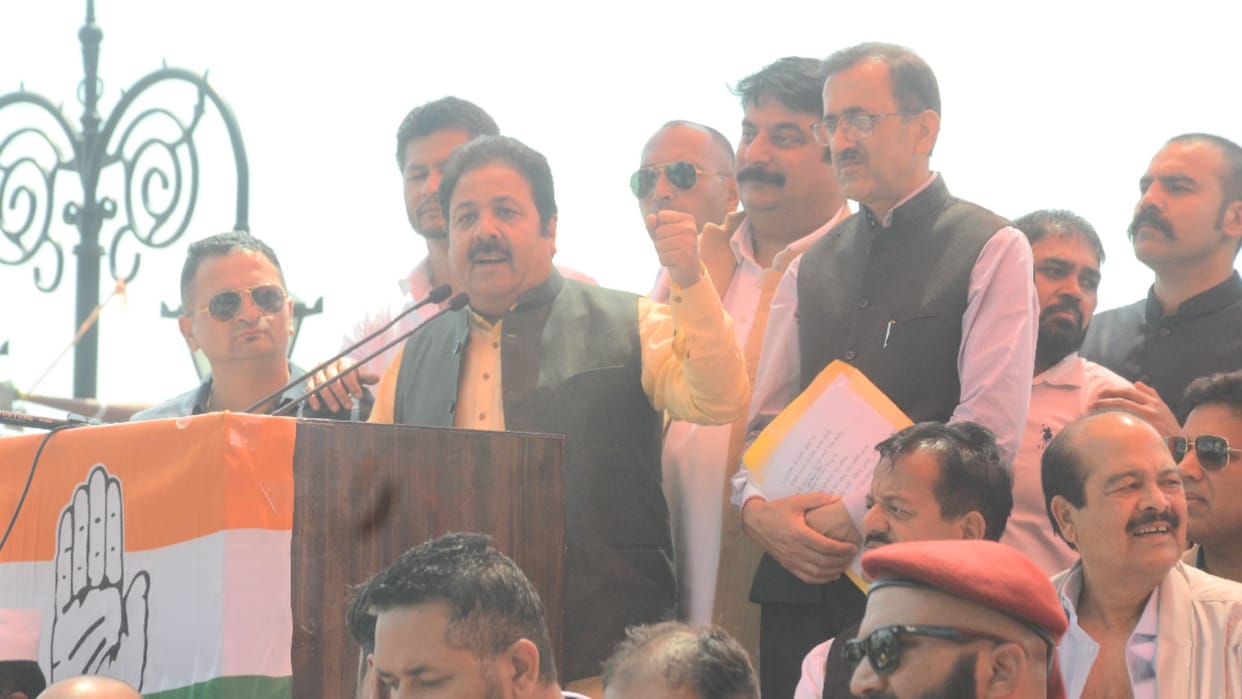 Himachal Congress: Rajeev Shukla said that everyone's way is open to become Chief Minister, become MLA first