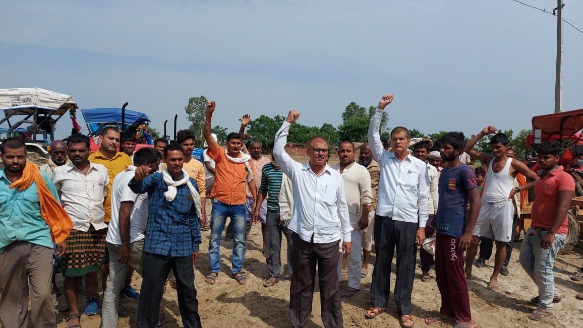 Farmers' uproar over digging from arable land