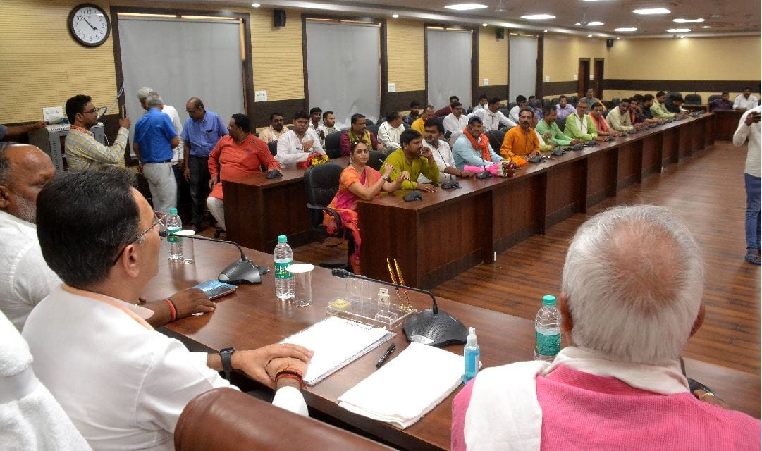 BJP leaders exposed irregularities in road construction in front of PWD minister jitin prasad called for report in review meeting