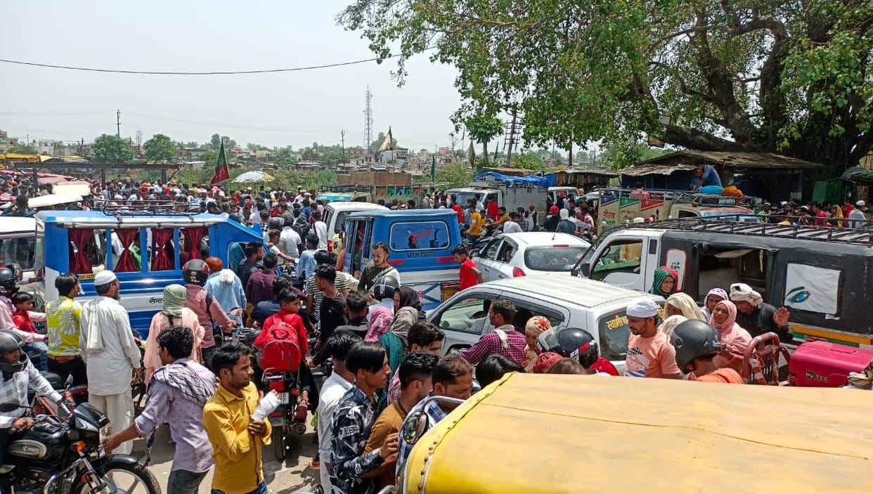 Crowd gathered on Nauchandi, sweat left from the jam of pilgrims