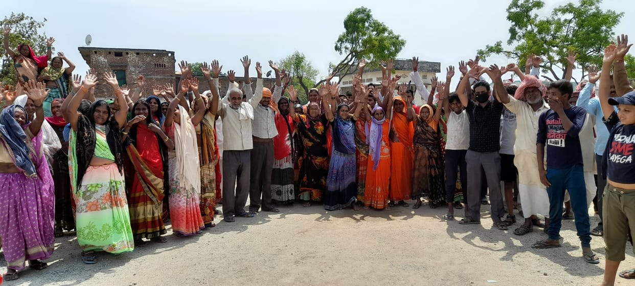 Railway team returned without closing the level crossing