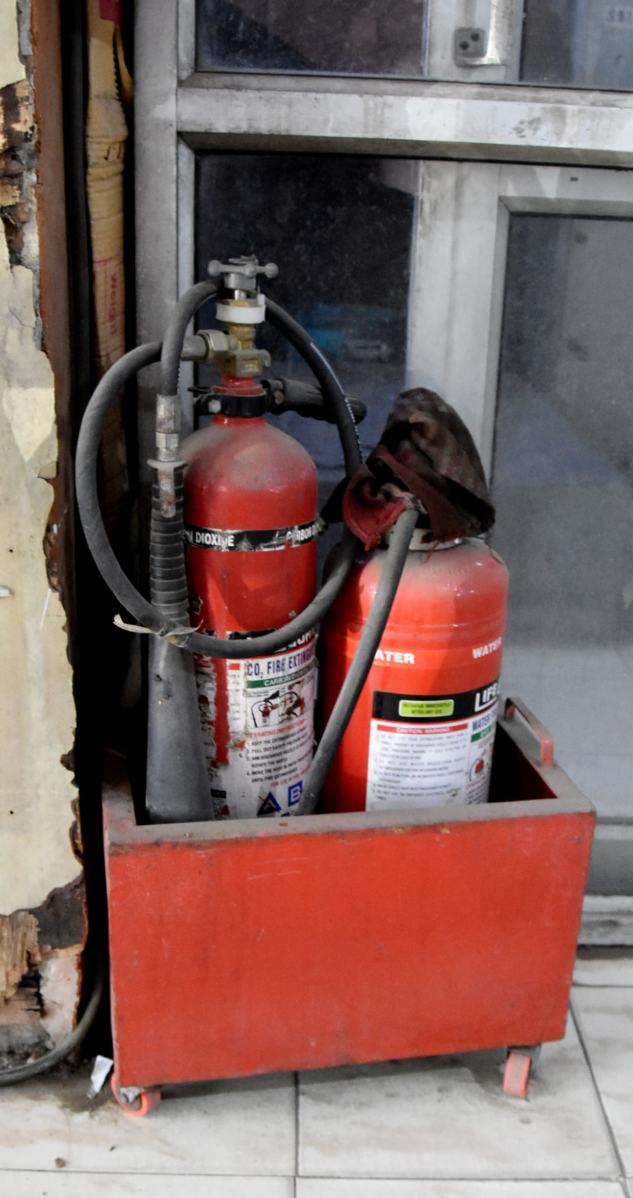 If a fire breaks out, it will be difficult to save life and property.