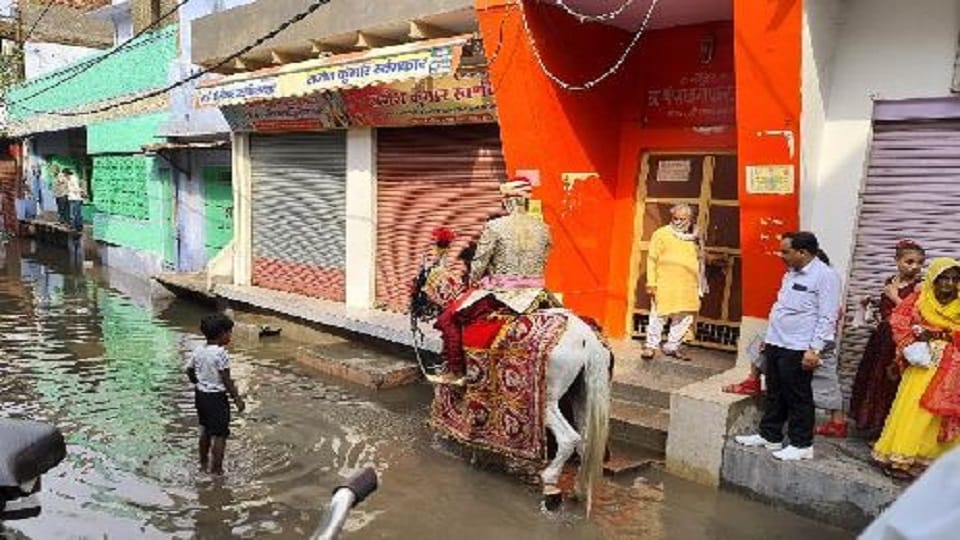 procession ran away Leaving groom as soon as hailstorm happened in mathura