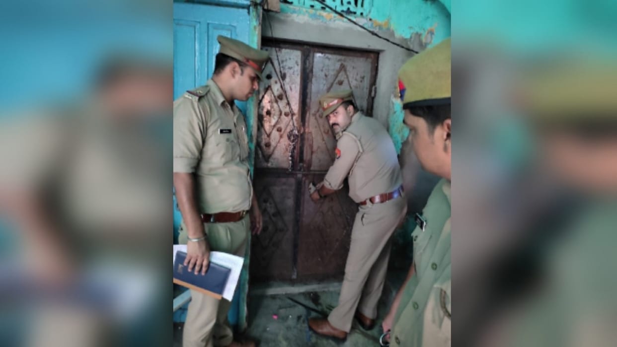 UP News: police have attached to a house and two Scooty of drug mafia Taslim