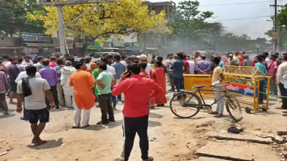Showroom Manager Shot Dead in Motihari, Bihar angry villagers blocked the Road