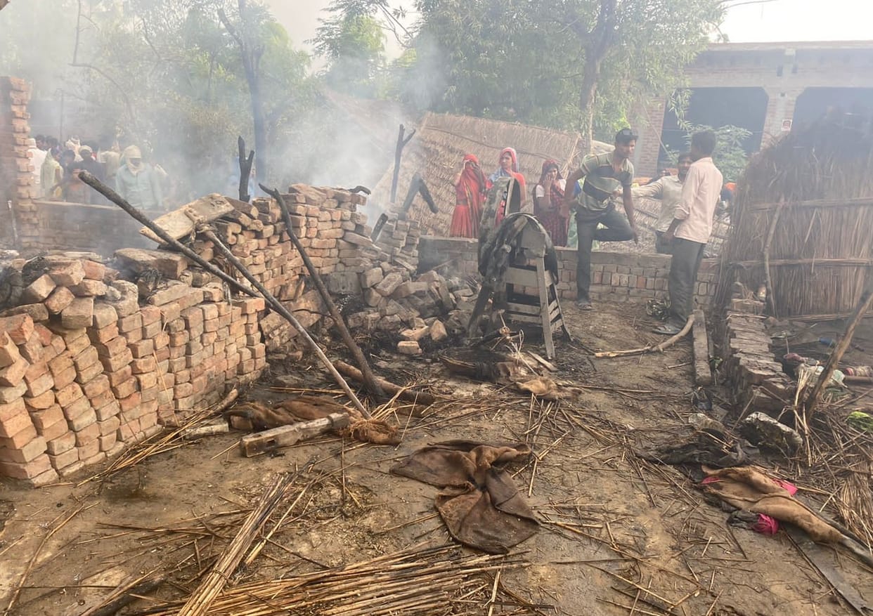 Huts caught fire due to lightning