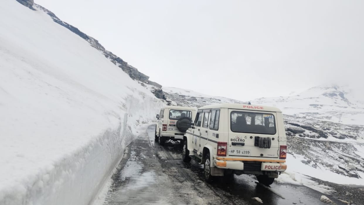 Rohtang Pass of Himachal reopen for tourists after six months, 1,200 vehicles will be able to go daily, khushkhabar