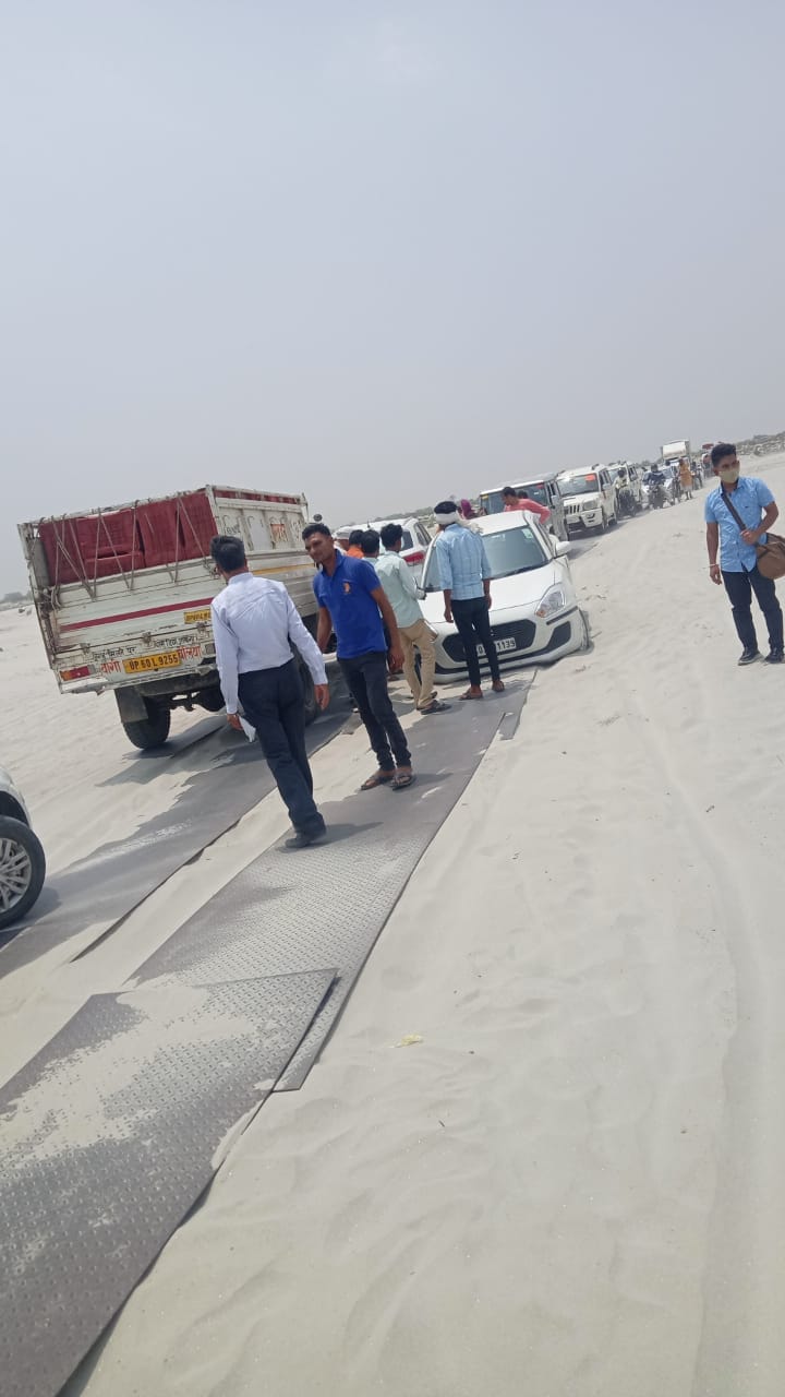 Purchase-Darauli Pipa bridge is in bad shape, it is getting jammed every day