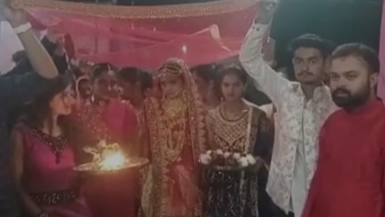 Satna: With the help of the people, the father got the daughter married with pomp, two days ago all the goods were burnt in the fire of Narwai