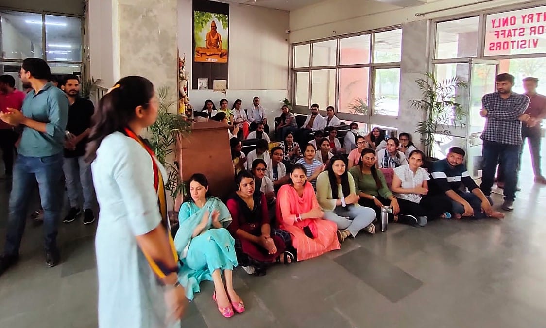 Students started a gradual fast, Kurukshetra