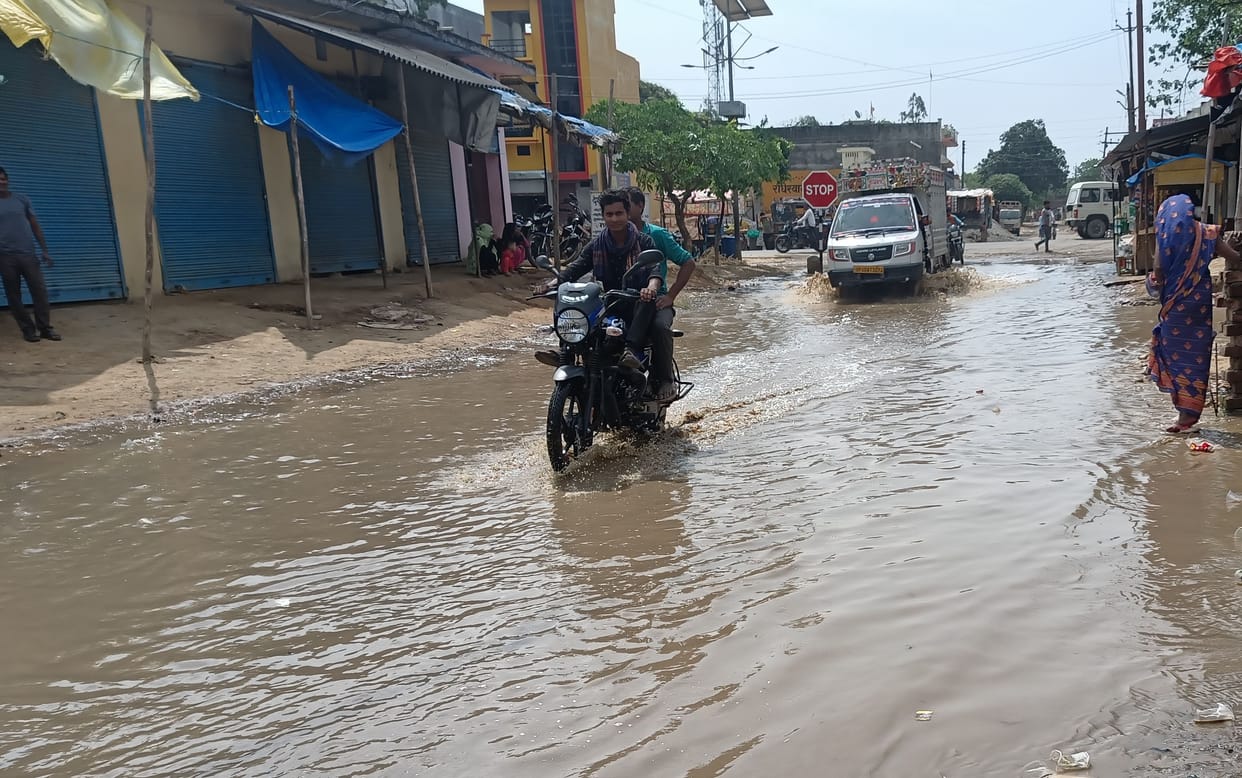 Rain with strong wind gave relief from heat