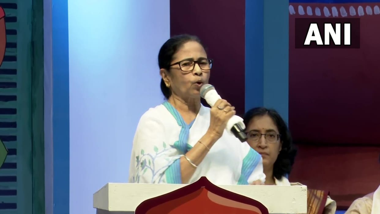 Mamata Banerjee says West bengal is better than other states raising questions in law system in Uttar Pradesh and slammed Centre for rising inflation news in Hindi