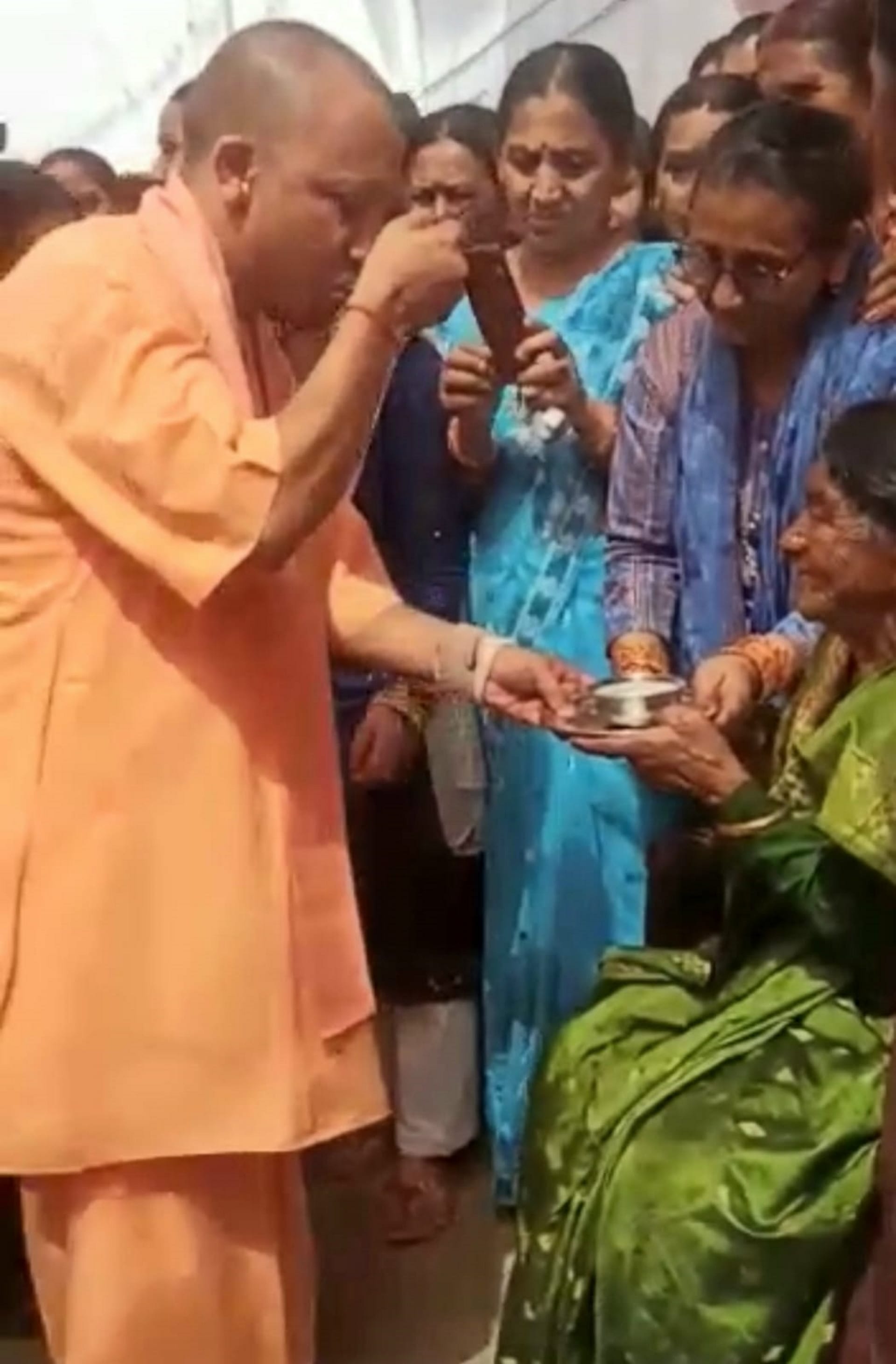 CM Yogi Adityanath ate curd sugar from mother hand and returned with blessings, special glimpses of Uttarakhand three day tour, See Photos