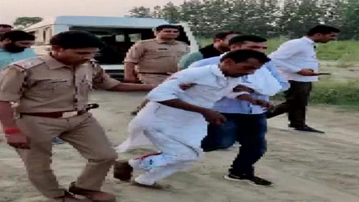 Encounter between police and miscreants in rampur of up, one miscreant got shot in the left leg, two absconding