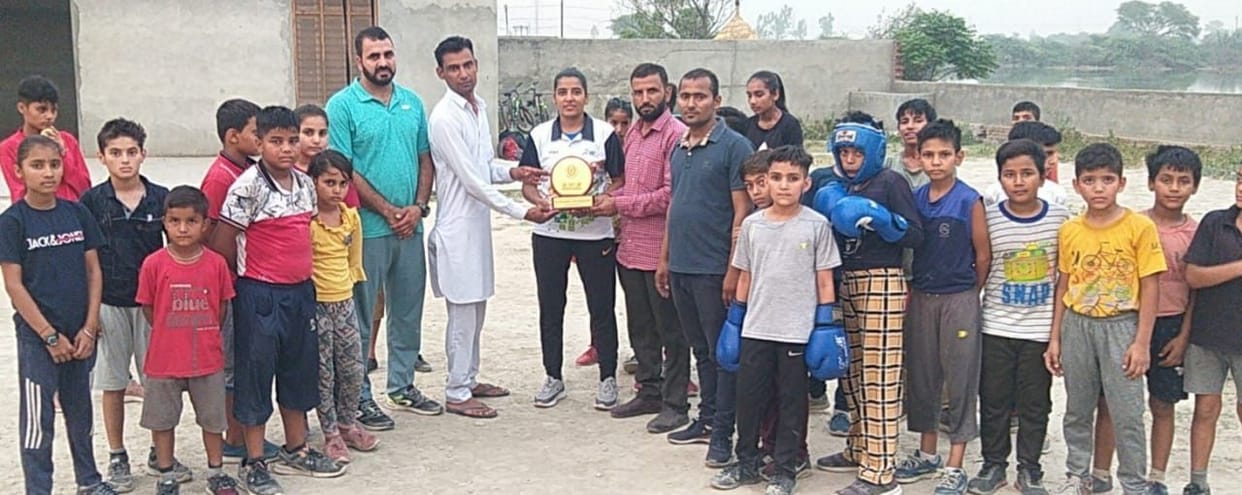 Poonam honored for winning gold in boxing
