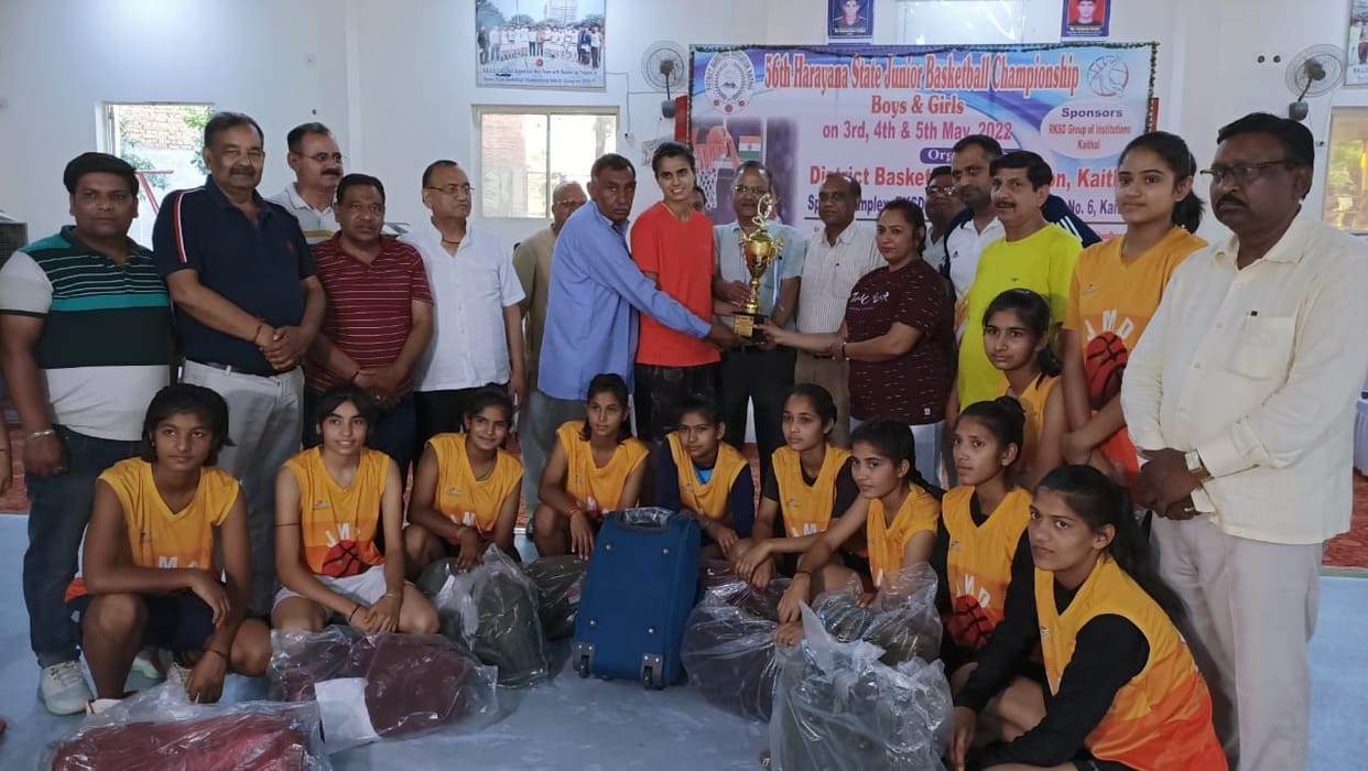 The children of Sonipat and the girls hoisted the flag of victory