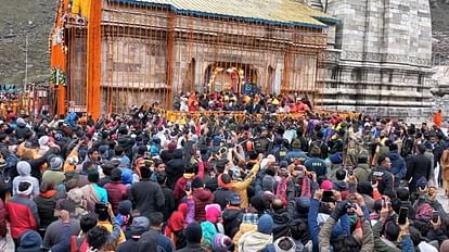 चारधाम यात्रा 2022:केदारनाथ धाम के कपाट खुले, पीएम मोदी के नाम से की गई पहली पूजा, सीएम धामी ने लिया आशीर्वाद - Kedarnath Dham Doors Opened, Cm Pushkar Singh Dhami, First ...