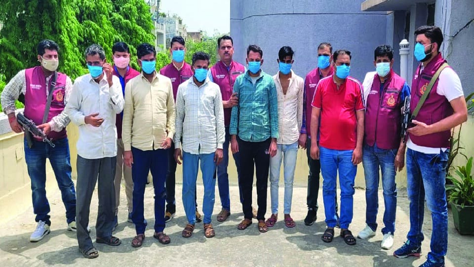 delhi police crime branch arrested six people who cheated by making obscene videos