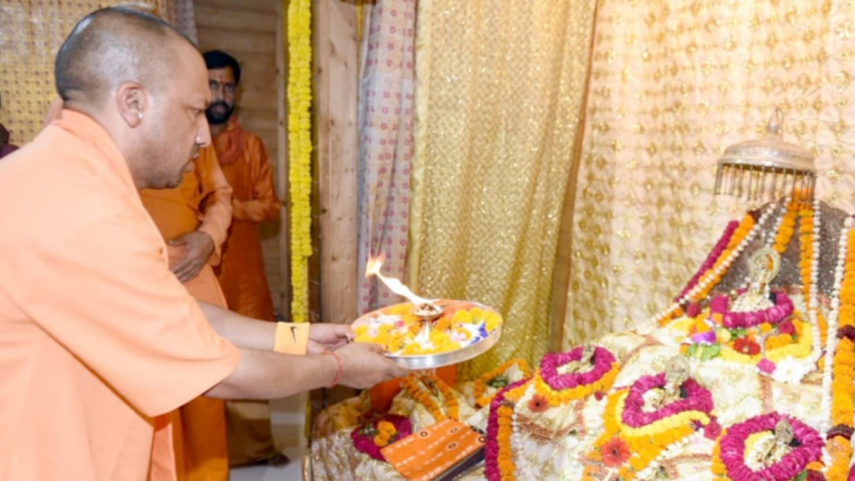 Yogi reached Ayodhya: bowed his head in Hanumangarhi, performed aarti of Ramlala, also saw the progress of construction of Ram temple