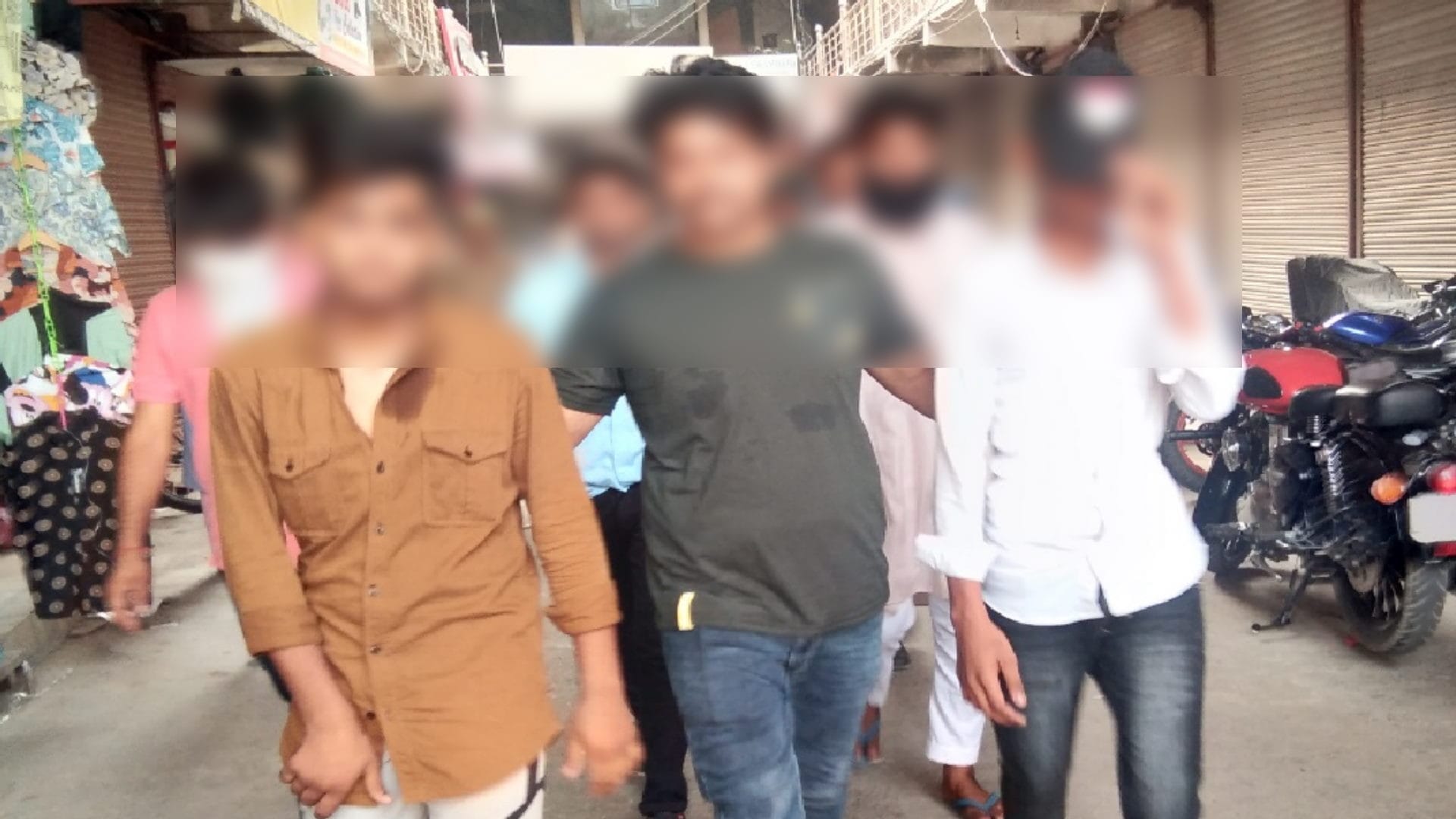 Bijnor Police raid in spa center 14 youth arrested including girls of Delhi and Panipat see photos