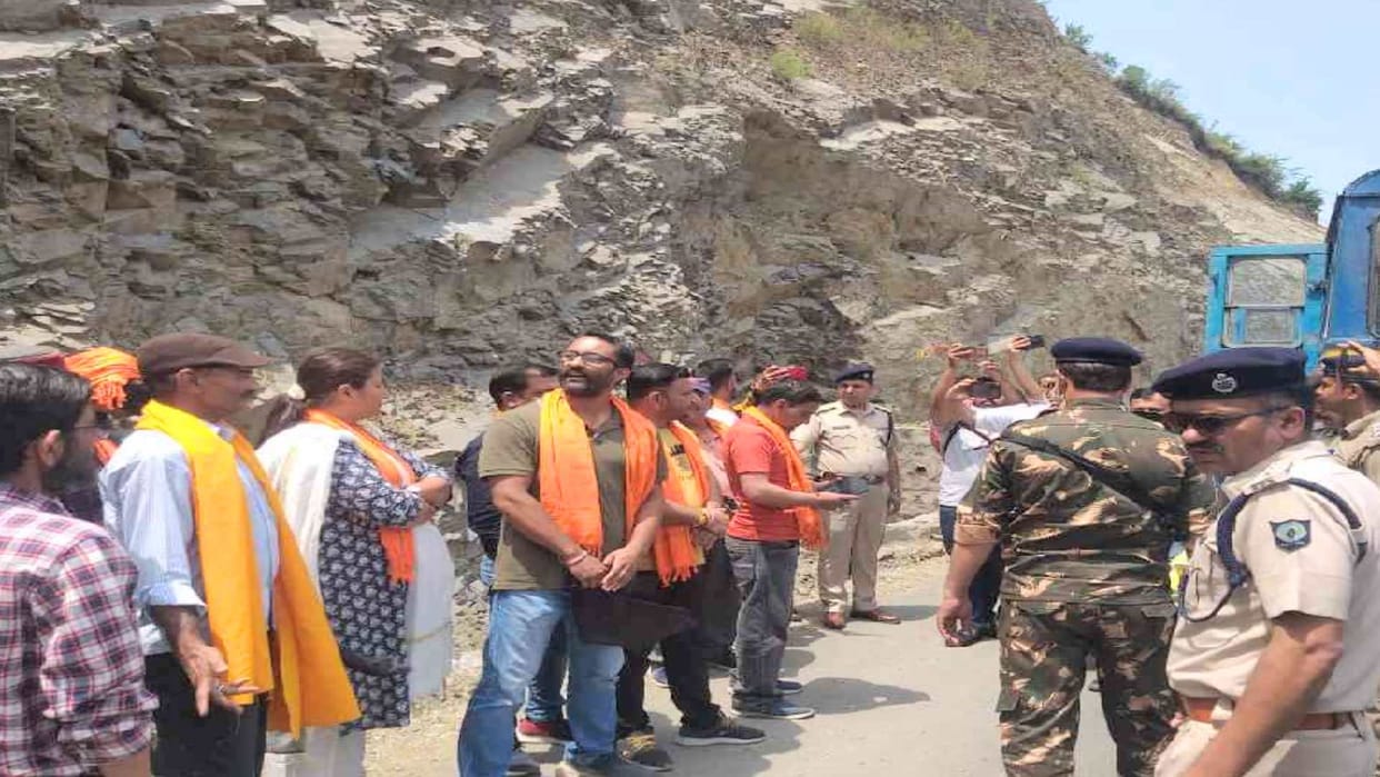 19 people arrested for showing black flags to CM Jairam in Kandaghat