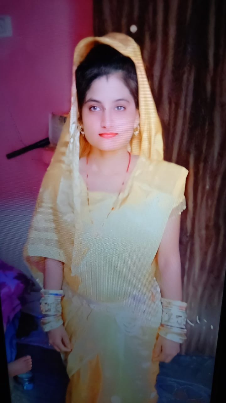 dead body of woman found hanging