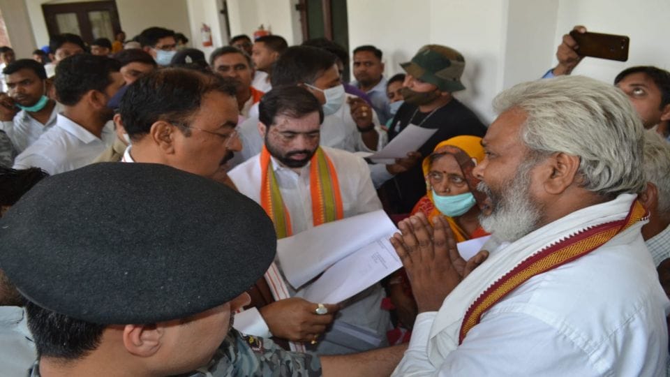 Deputy Chief Minister Keshav Prasad Maurya listened to the problems of the people in Agra