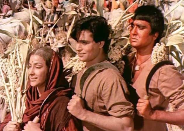 These Actresses Played Mother Role of Oldest Actors in Movies From Nargis In Mother India To Reema Lagoo in Vaastav