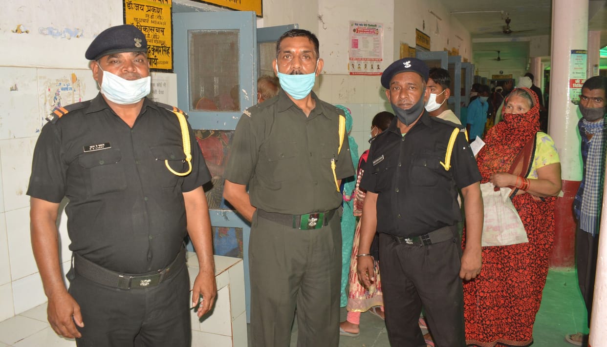 hardoi news,Ex-servicemen deployed in the security of the hospital, will keep an eye on the anarchists