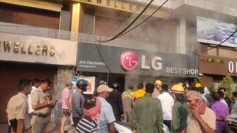 fire breaks out at LG showroom on MG Road in Agra