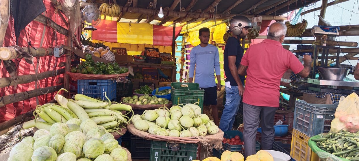 Thieves took four kilos of lemon, fruits and vegetables from the shop