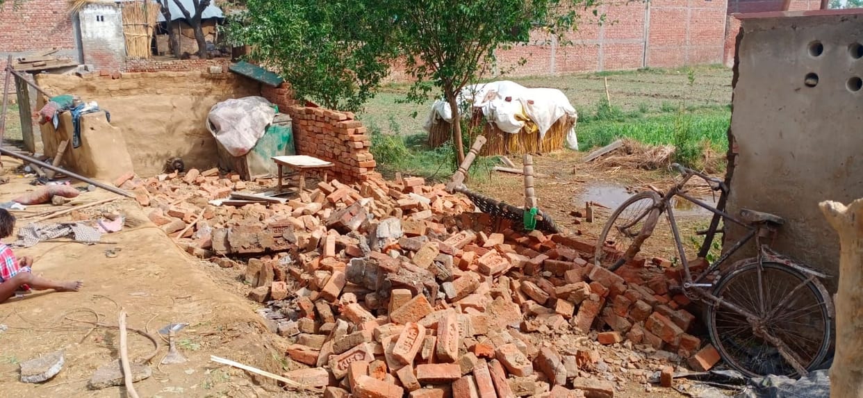 Hathras: Six people buried after wall collapses in Nagla Bihari, rescued